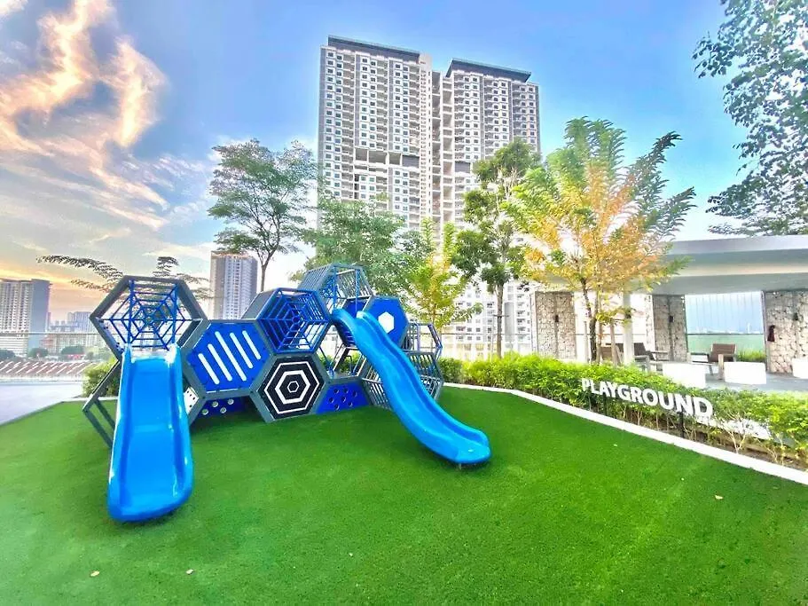 Jelutong Urban Suites #High Floor View #Infinity Pool #Georgetown #4Pax #2Br 2Bath #2 Queen #Quality Well Maintained #Private Host מלזיה
